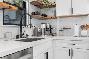 Modern Coastal Escape - walking distance to beach! - Image 2