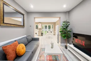 Luxury 5-BR Home - Reading Centre - Monthly Stays & Parking - Image 3