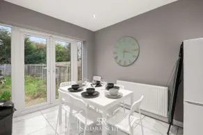 Luxury 5-BR Home - Reading Centre - Monthly Stays & Parking - Image 4