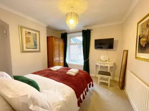 Stylish cottage in vibrant riverside village - Image 3