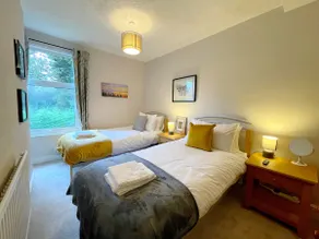Stylish cottage in vibrant riverside village - Image 5