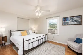 French Oak | Short Walk to Downtown | Dogs Welcome - Image 2