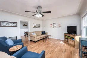 French Oak | Short Walk to Downtown | Dogs Welcome - Image 3