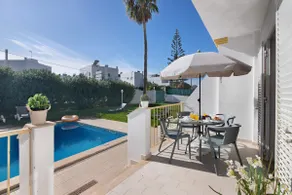 Villa avec barbecue, jardin et terrasse | Vue jardin - Image 2