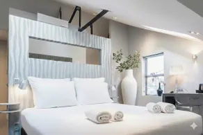Fresh, Modern suite near top city hotspots - Image 3