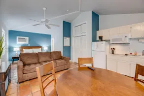 Seagull Suite | Inviting Studio, Steps From Duval - Image 2