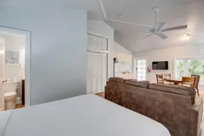 Seagull Suite | Inviting Studio, Steps From Duval - Image 5