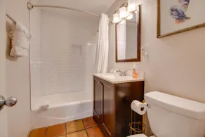 Egret Suite | Bright Retreat, Hot Tubs, Near Duval - Image 5