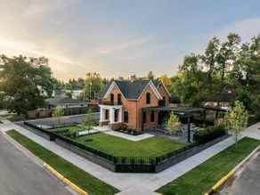 Experience the Romance of The Historic Rouse House - Image 5