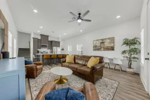 Midtown: New Home, 2 Miles to A&M/TV in Every Room - Image 2