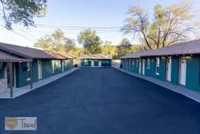 Nostalgic Motel Vibes *Cozy Rooms * WIFI *Room 5 - Image 2