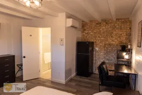 Nostalgic Motel Vibes *Cozy Rooms * WIFI *Room 5 - Image 5
