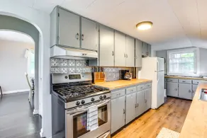 Large Yard & Fire Pit: Pet-friendly Ravenna Home! - Image 2