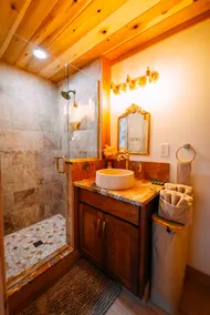 Tiny Cabin with WiFi and Private Trails in RRG - Image 4