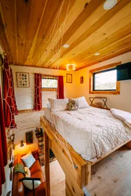 Tiny Cabin with WiFi and Private Trails in RRG - Image 2