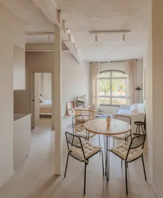 Centrally-located designer apartment - Image 2