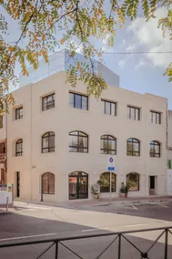 Centrally-located designer apartment - Image 3