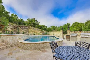 Luxury 6.5 acre Mansion | Heated Pool, Hot Tub, Ga - Image 5