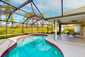 Cozy Pool Home with Lanai, AC & Laundry - Image 3
