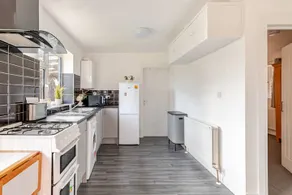 Spacious Riverside View Bungalow - Image 3