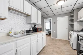 Comfy apt| 2 Blocks to NYC Train | Private Parking - Image 4