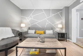Comfy apt| 2 Blocks to NYC Train | Private Parking - Image 2