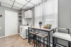 Comfy apt| 2 Blocks to NYC Train | Private Parking - Image 5