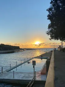 Clovelly Beach Escape - Walk to Beach - AC and Parking included - Image 4