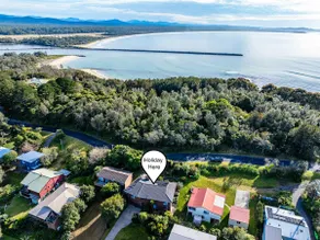 Bertie's 3 beaches -Firepit, 5min Walk to Beaches - Image 4