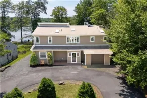 5 Bedroom Lakefront with Yr Round Hot tub & Sauna near Camelback - Image 2