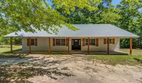 Pet Friendly Home · 1.5 Acres · 15 Min to Beach - Image 2