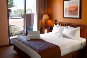4 Inviting Suites Perfect for Sedona Exploration - Image 2