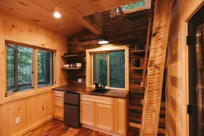 Parke's Stand- Treehouse - Image 4