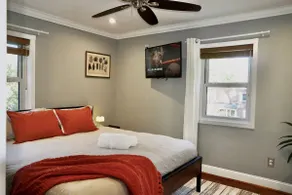 Charming Duplex in Arlington Private Parking - Image 2
