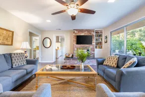 East Valley Manor by Avantstay Minutes to the Beach - Image 2