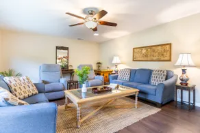 East Valley Manor by Avantstay Minutes to the Beach - Image 5