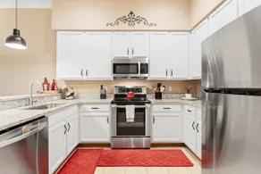 Homey Nature Escape - Sleeps 6 - Image 3