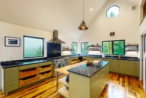 Dog-friendly gem on 10 acres with sweeping view - - Image 5