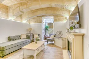 Modern Oasis Near Mdina with Rooftop Pool & View - Image 4