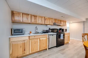 Comfort Cove | Private Suite • Shared Hot Tub - Image 5