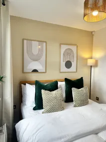 Stay 2 Nights & Save 10% | Flat Near Edgeley Park - Image 3