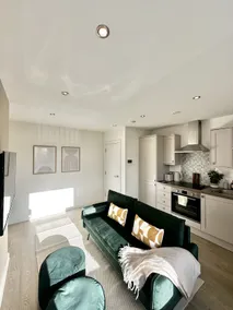 Stay 2 Nights & Save 10% | Flat Near Edgeley Park - Image 5