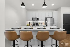 Music-Inspired, King Suites, Pool ,Gym & Workspace - Image 3