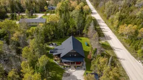 Cozy Retreat w Hot Tub Bruce Peninsula - Image 2
