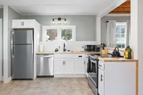 Serene 4-BR Farmhouse 5 min to Okemo - Image 4