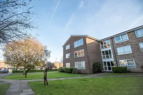 2-Bed spacious Flat-2-minute walk to tube station - Image 3
