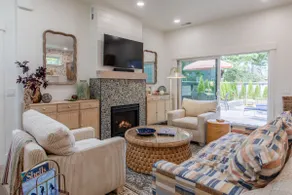 Lux Amenities, Fireplaces, Firepit, Walk to Beach - Image 2