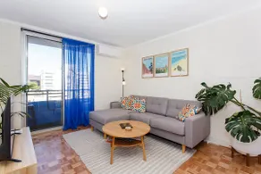 Freo Cosy Corner Central, Free Parking & balcony - Image 2