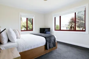 Spacious 3-Bed Mins from City Centre - Image 4