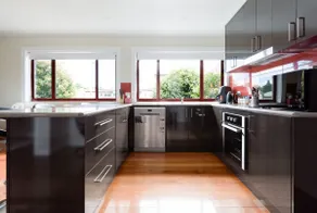 Spacious 3-Bed Mins from City Centre - Image 2